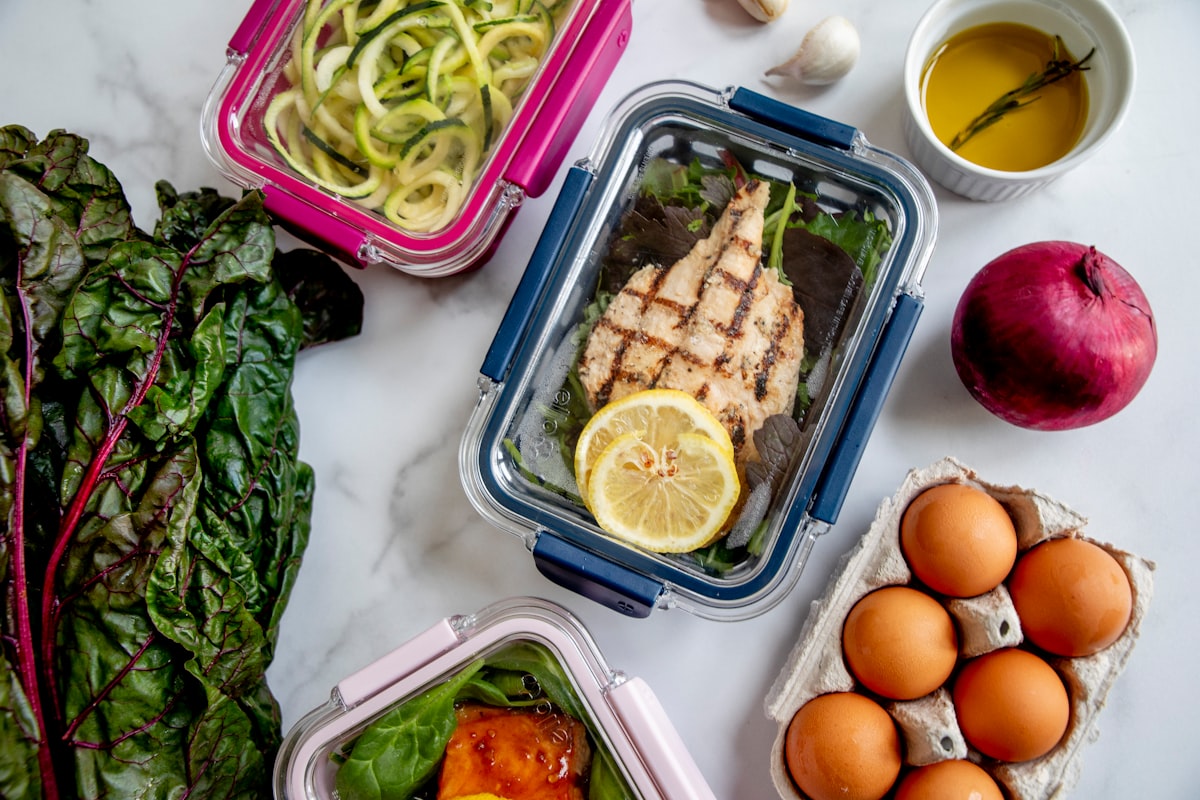 Grilled chicken with quinoa and vegetables